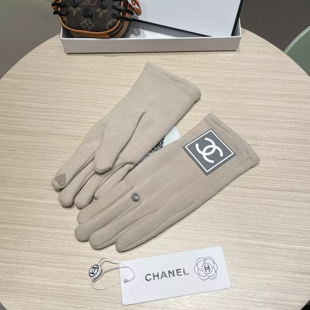 Chanel Gloves Vibrant 8974