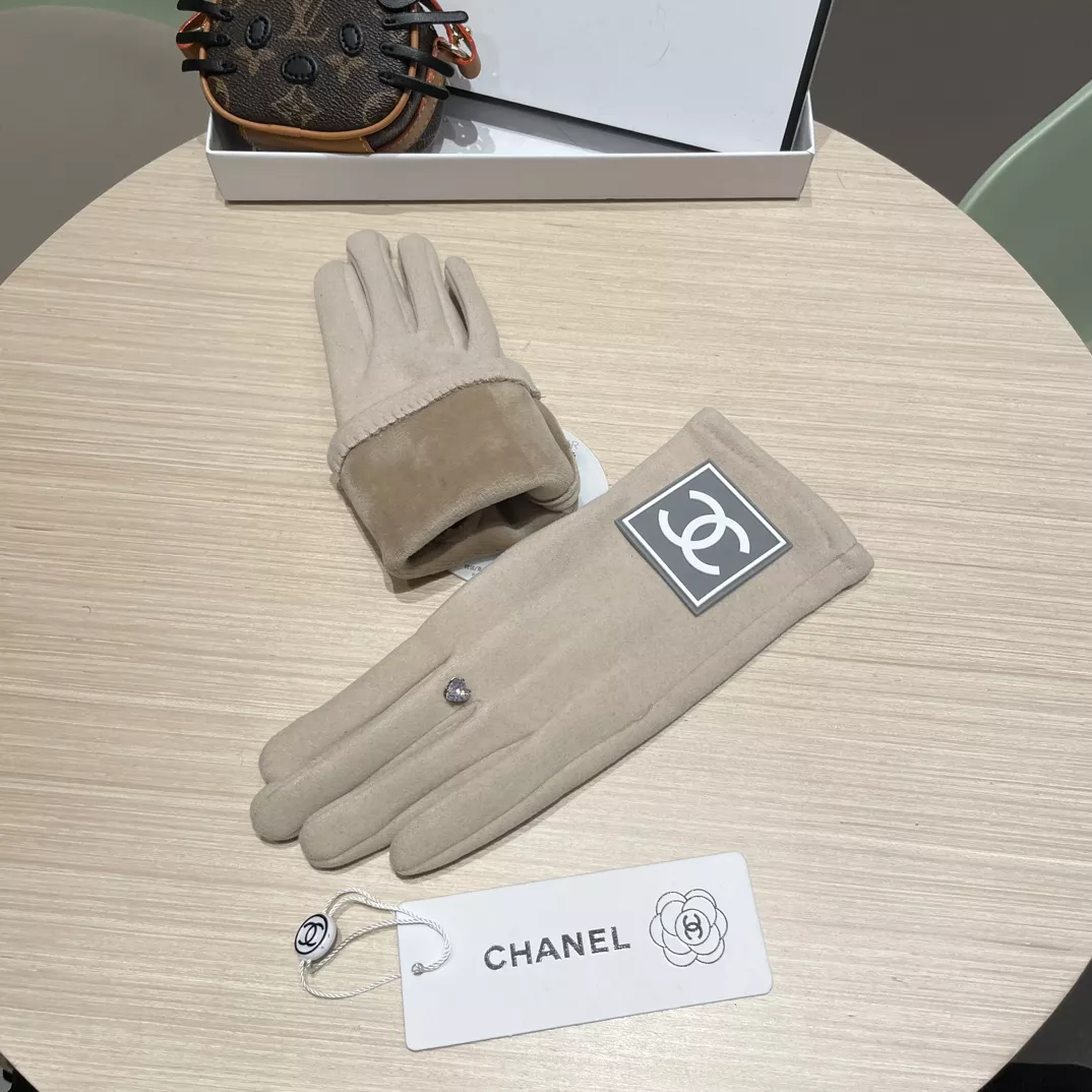 Chanel Gloves Vibrant 8974