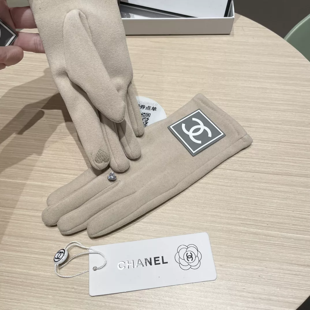 Chanel Gloves Vibrant 8974