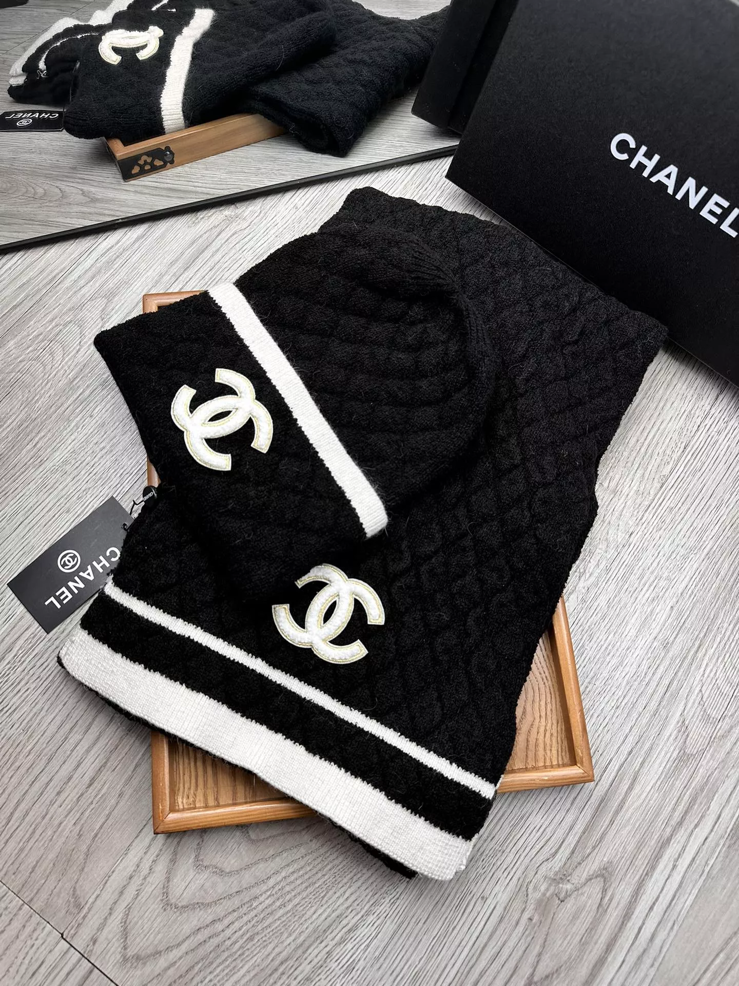 Chanel Hat and Scarf Set Compact 5331