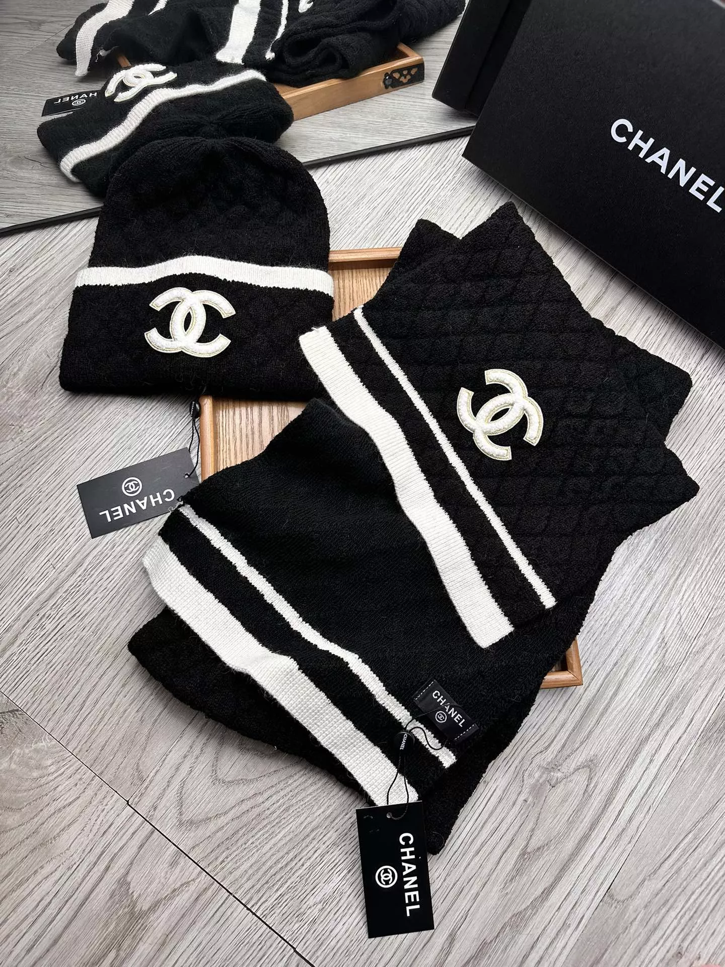 Chanel Hat and Scarf Set Compact 5331