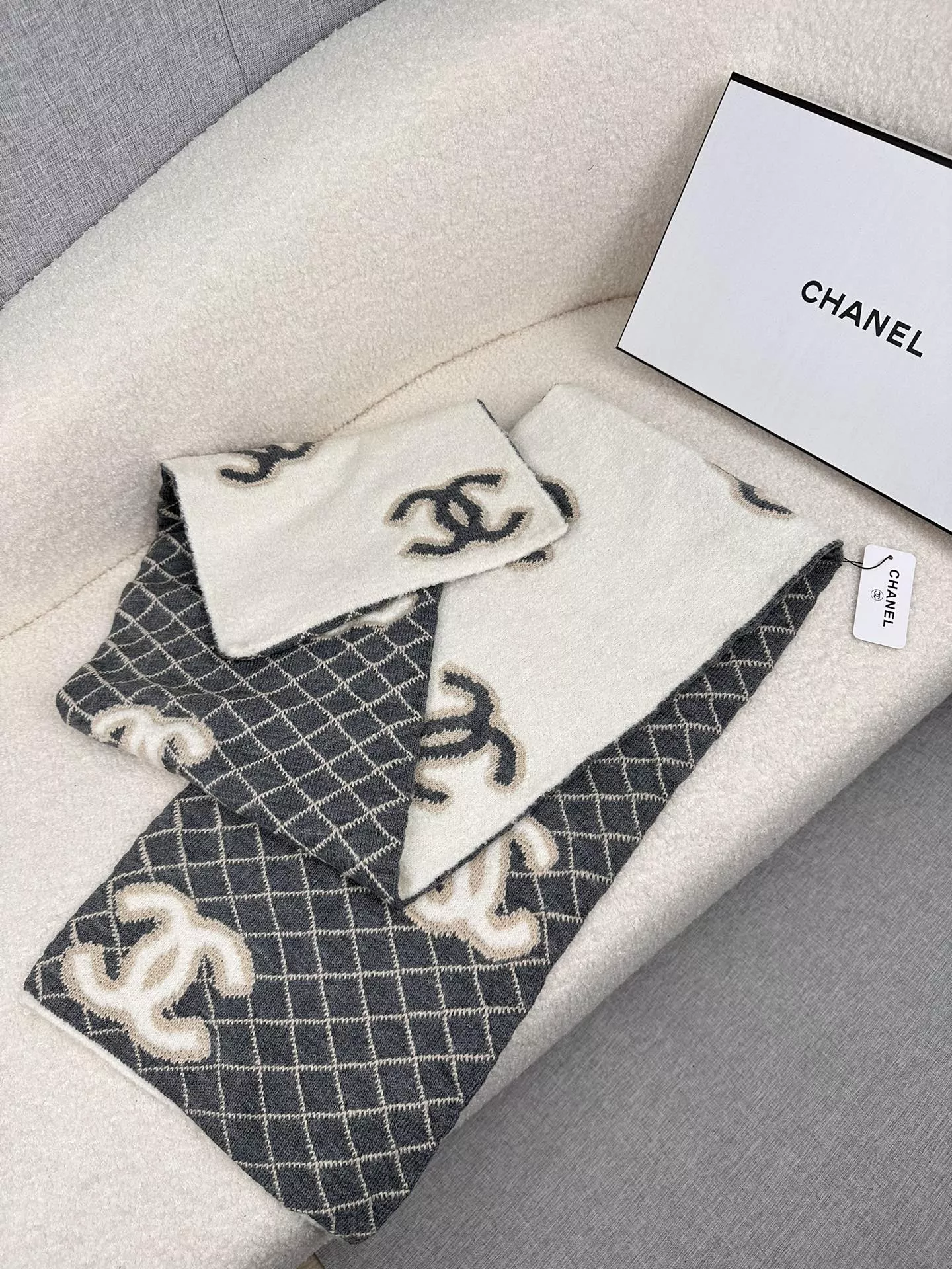 Chanel Scarves For Women Compact 2800