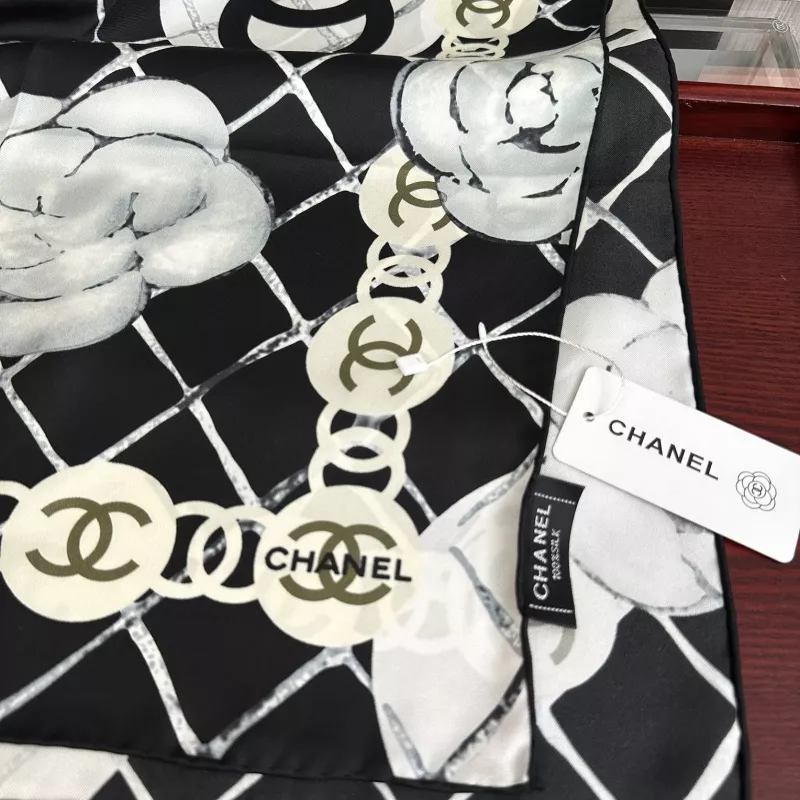 Chanel Silk Squares Compact 5884