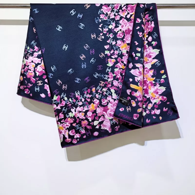 Chanel Silk Squares Trendy 4976