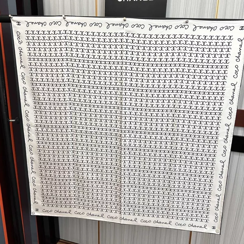 Chanel Silk Squares Unique 4040
