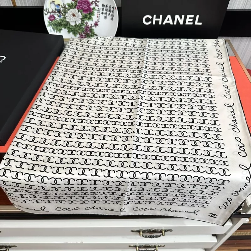 Chanel Silk Squares Unique 4040