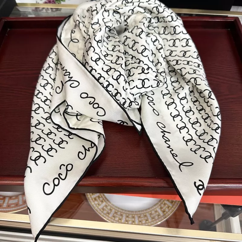 Chanel Silk Squares Unique 4040