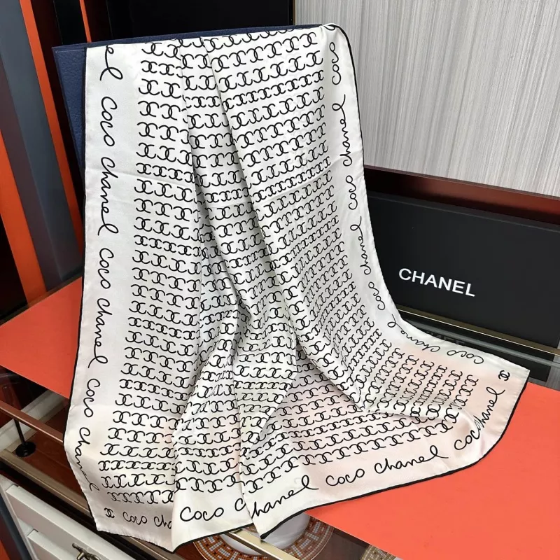 Chanel Silk Squares Unique 4040