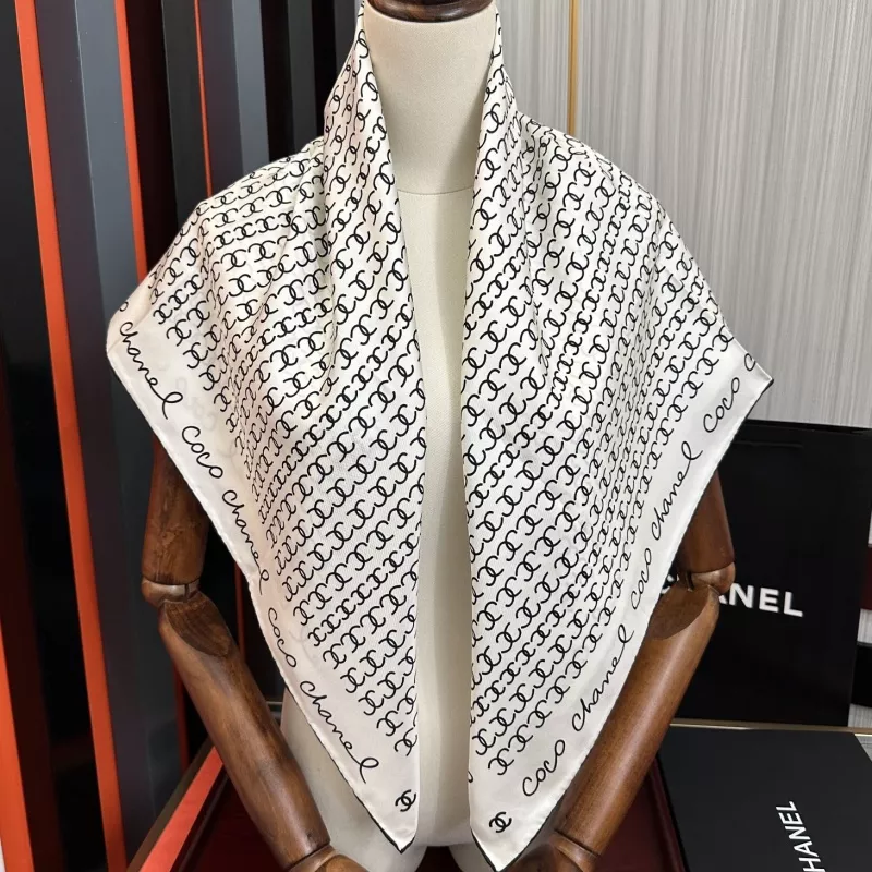 Chanel Silk Squares Unique 4040