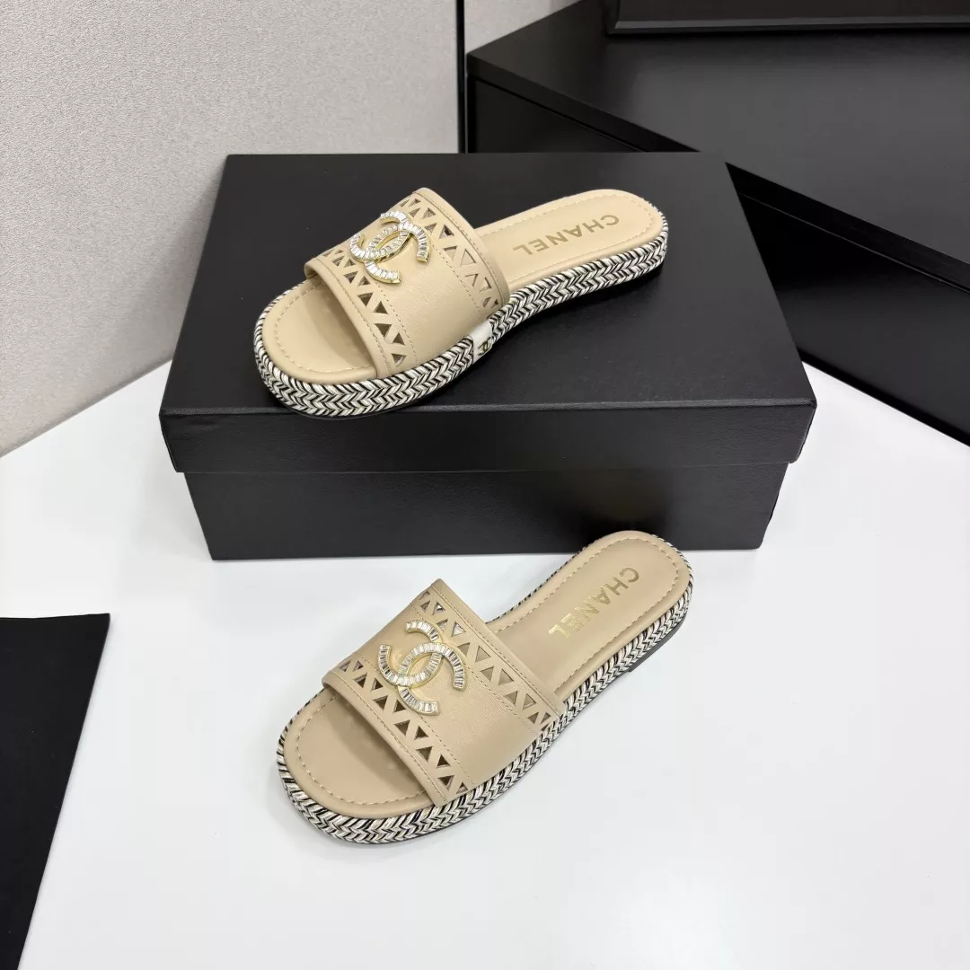 Chanel Slippers For Women Bold 1441