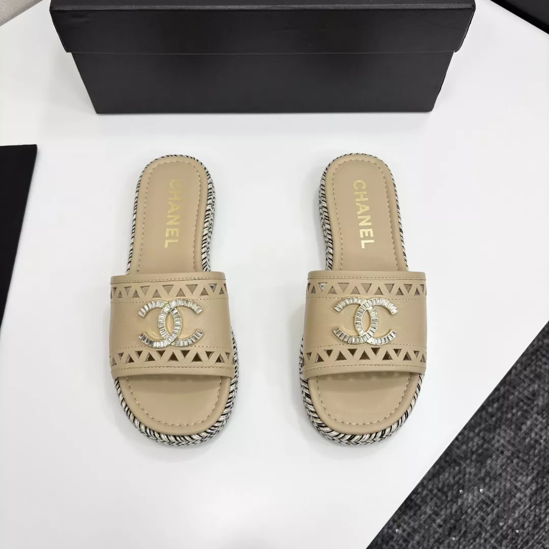 Chanel Slippers For Women Bold 1441