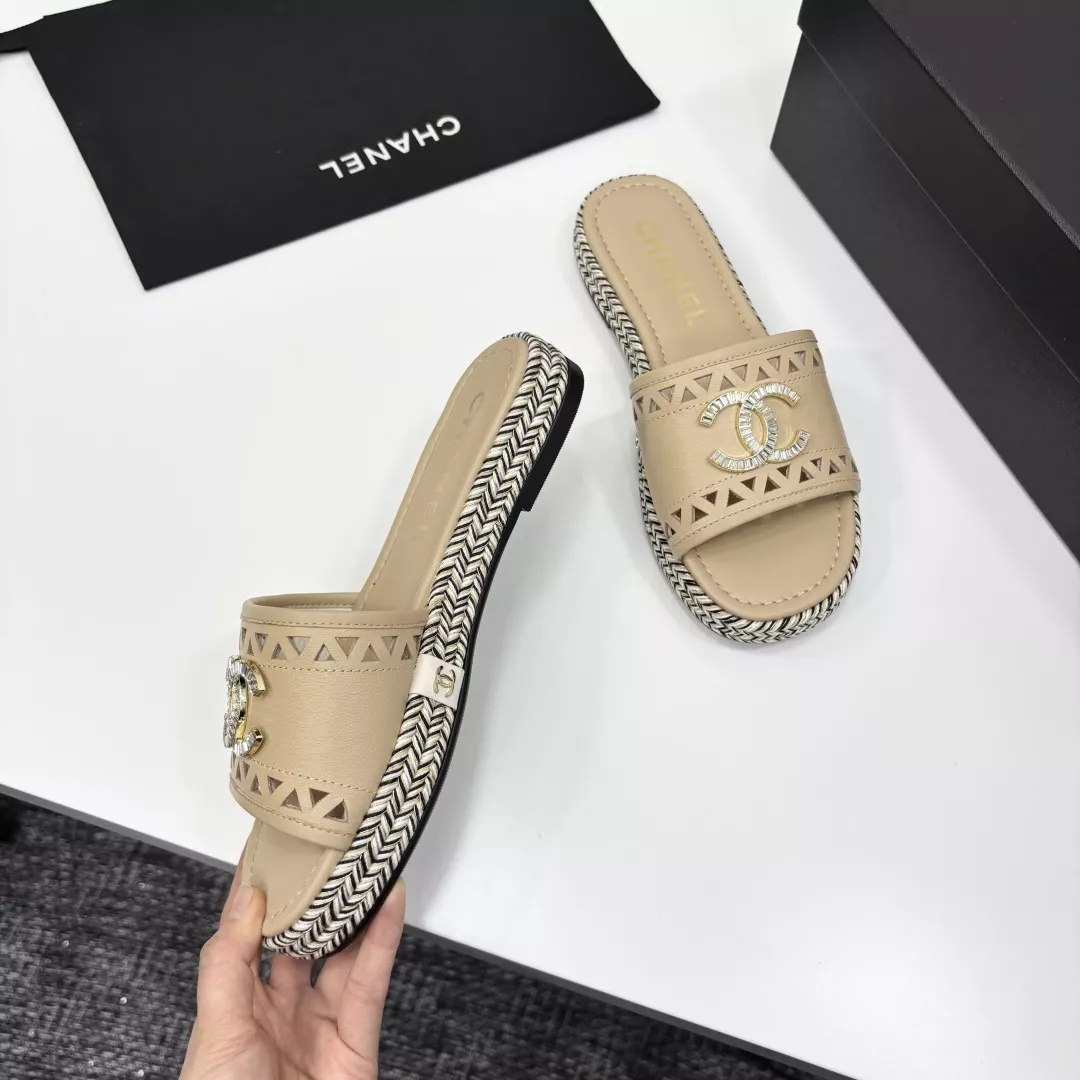 Chanel Slippers For Women Bold 1441