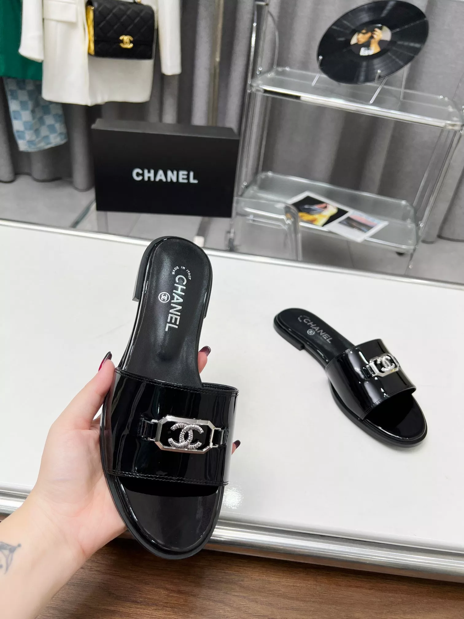 Chanel Slippers For Women Vibrant 2588