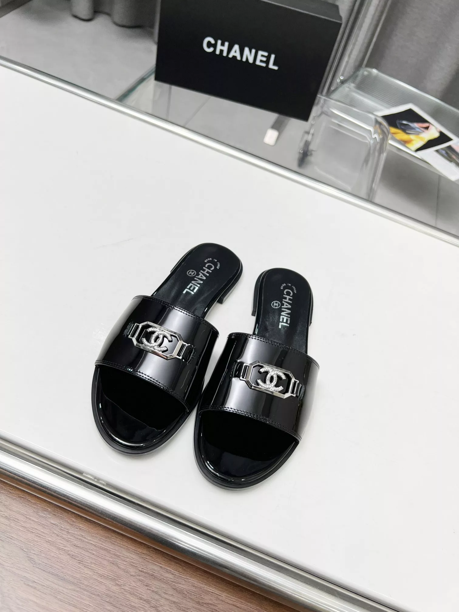 Chanel Slippers For Women Vibrant 2588