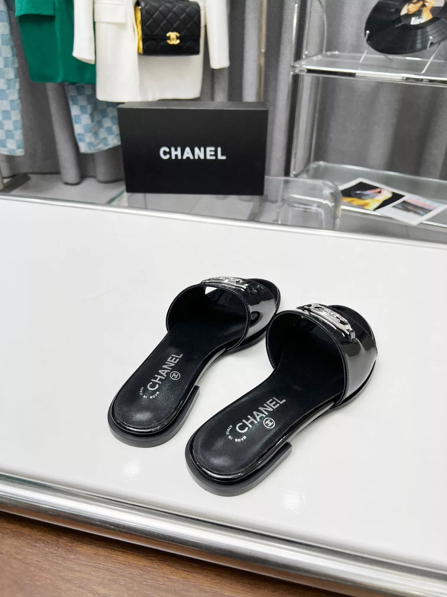 Chanel Slippers For Women Vibrant 2588