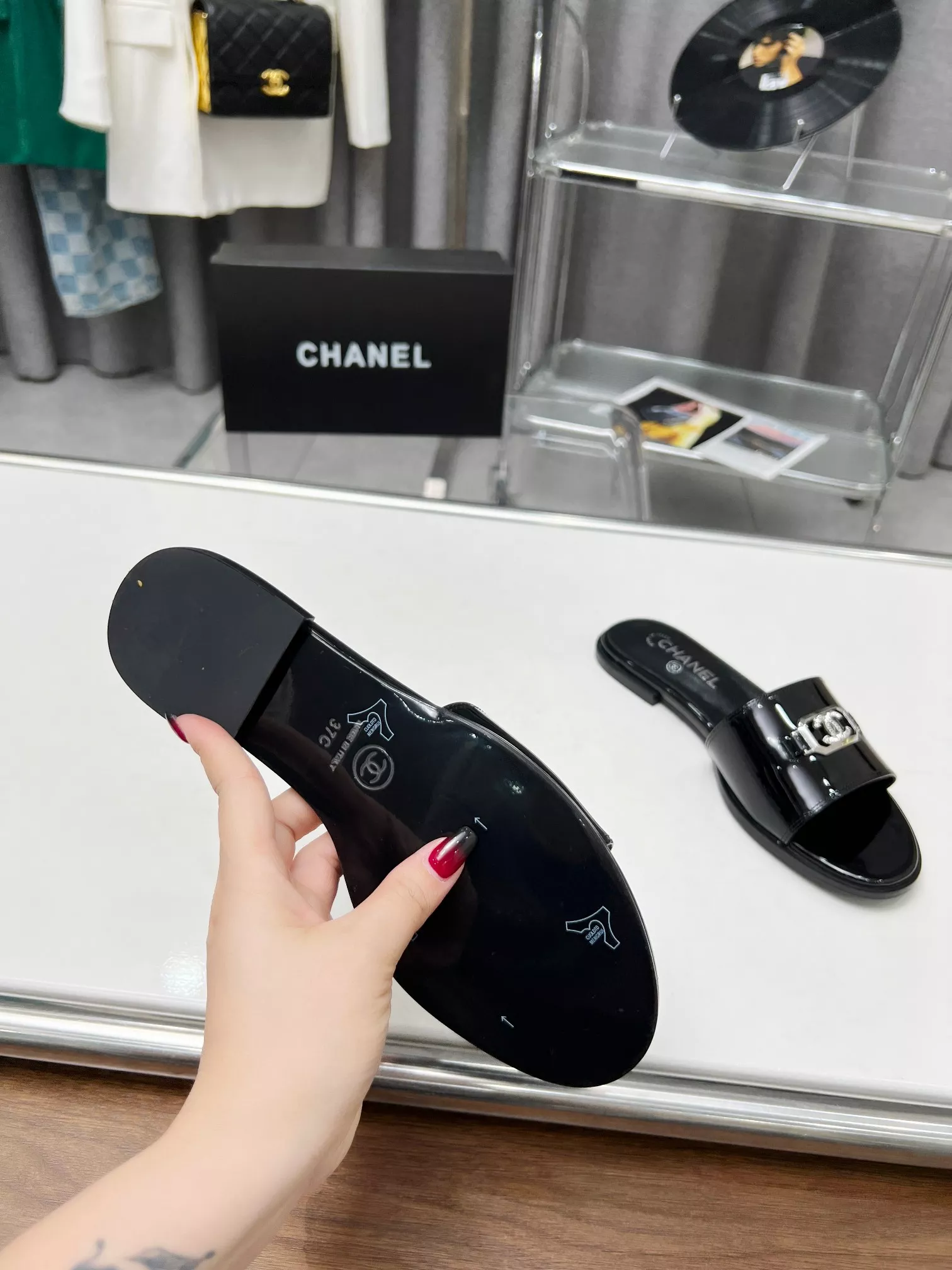 Chanel Slippers For Women Vibrant 2588