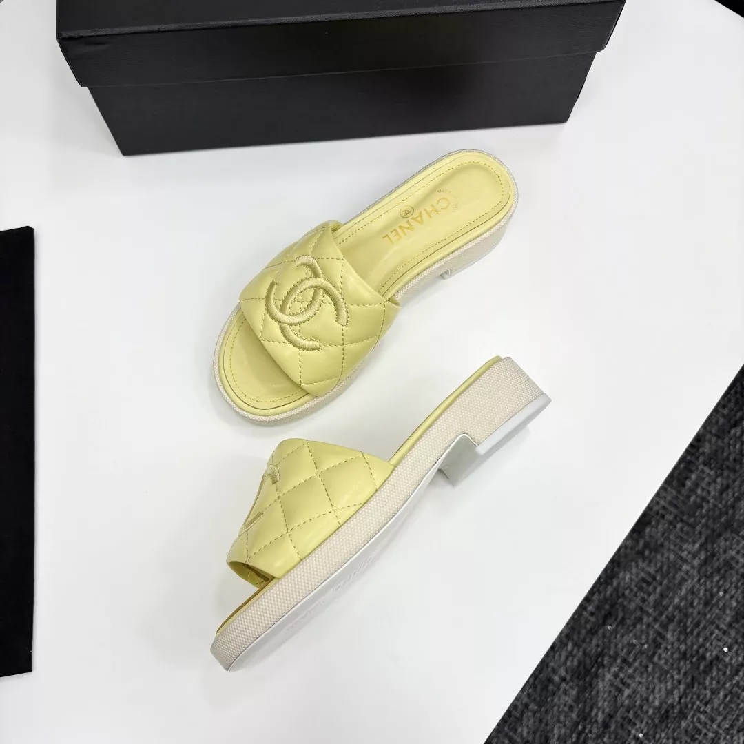 Chanel Slippers For Women Vibrant 4028