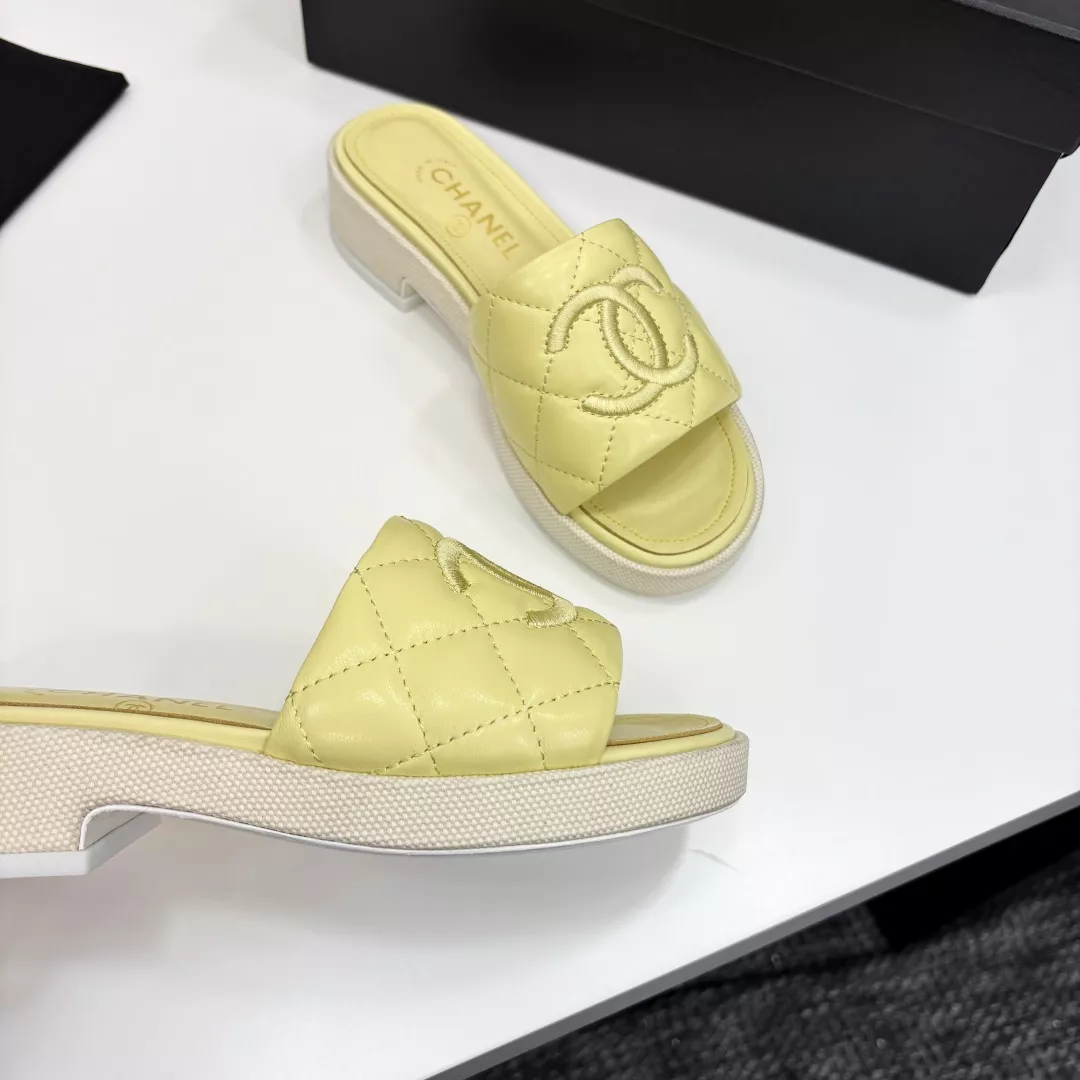 Chanel Slippers For Women Vibrant 4028
