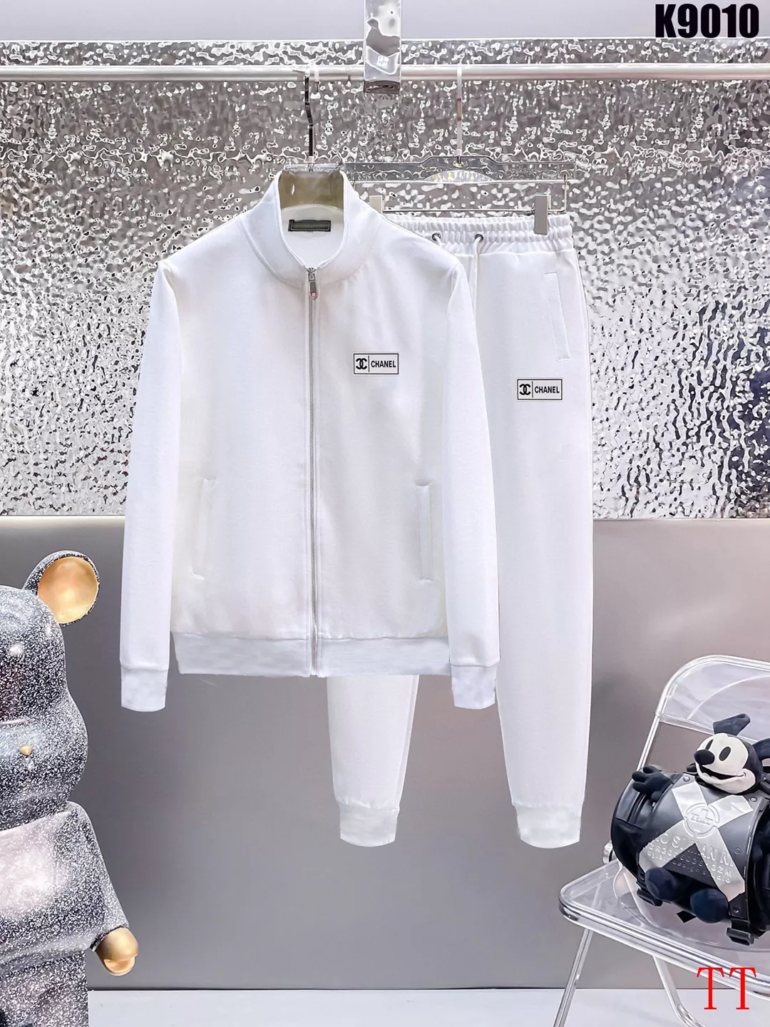 Chanel Tracksuits Long Sleeved For Men Trendsetting 5715