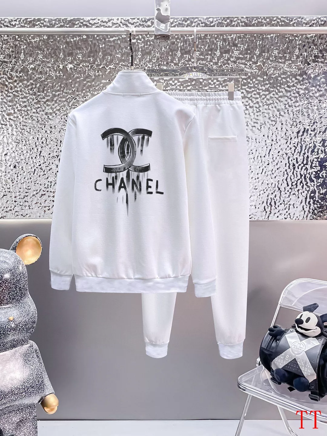 Chanel Tracksuits Long Sleeved For Men Trendsetting 5715
