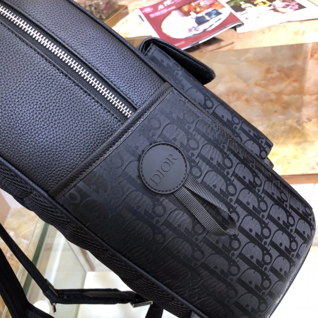 Christian Dior AAA Man Backpacks Bright 4729