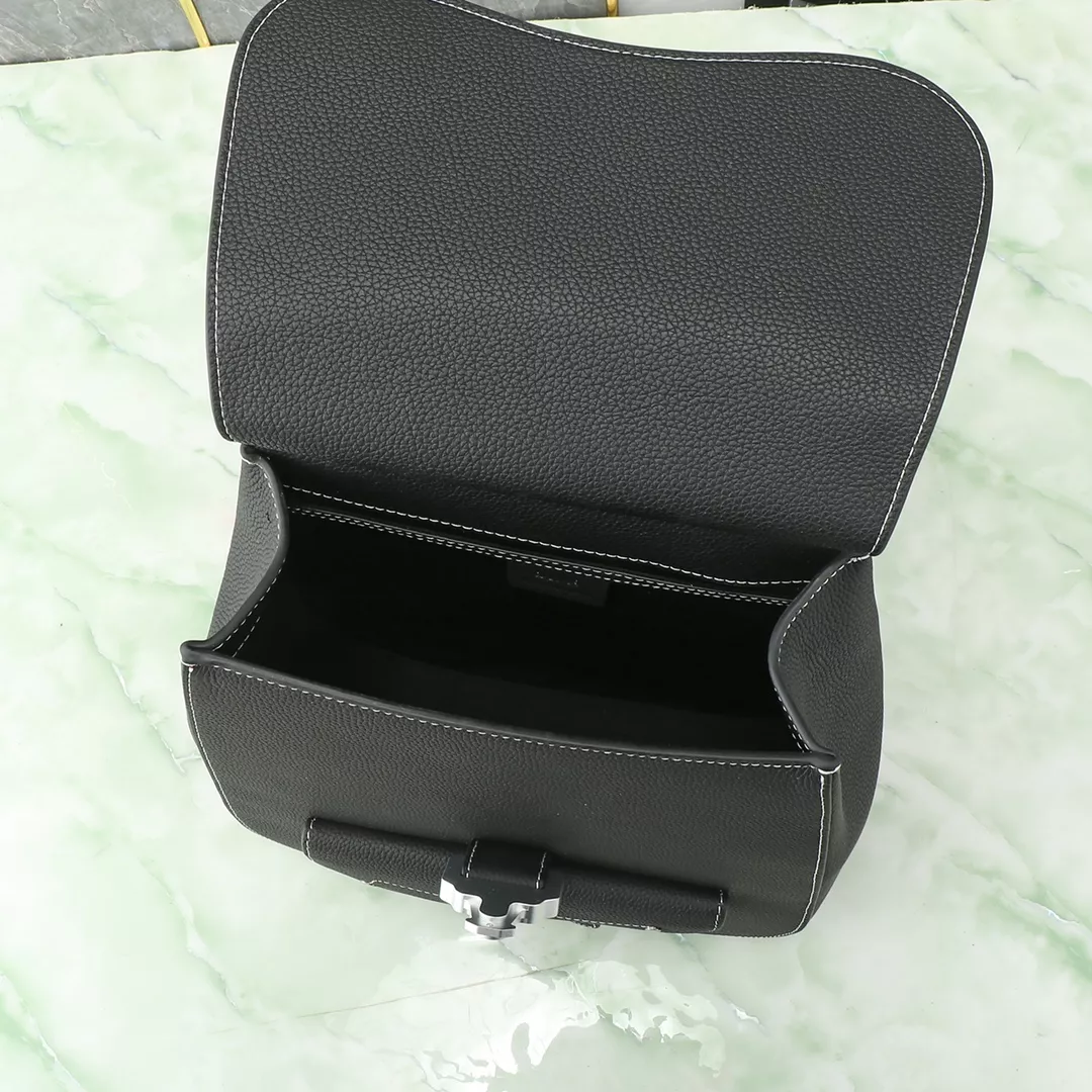 Christian Dior AAA Man Backpacks Durable 8006