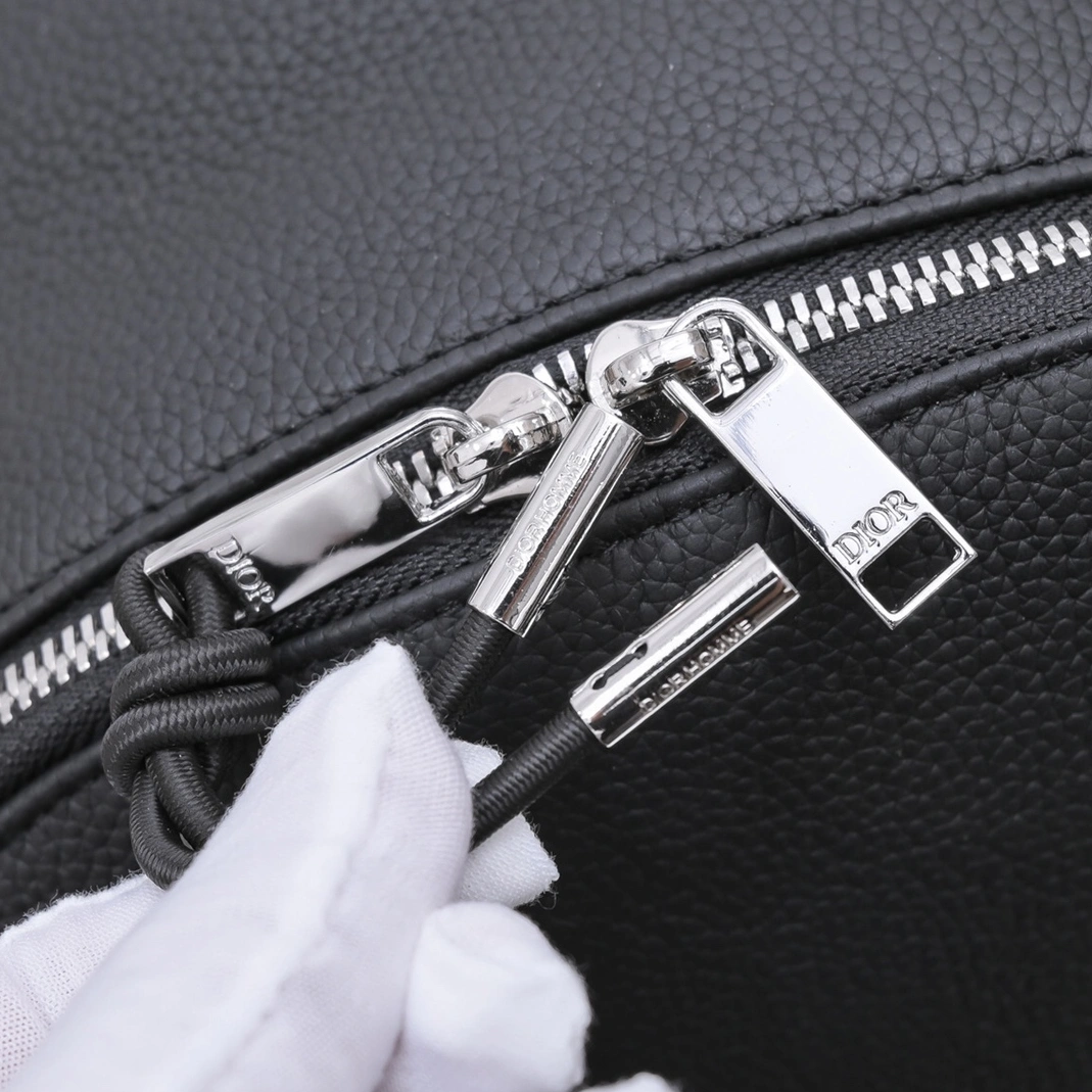 Christian Dior AAA Man Backpacks Elegant 2834
