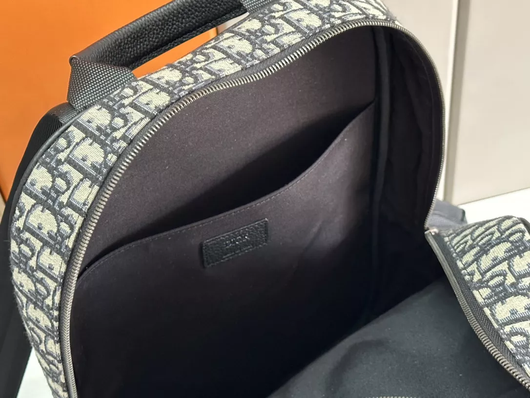 Christian Dior AAA Man Backpacks Elegant 8282