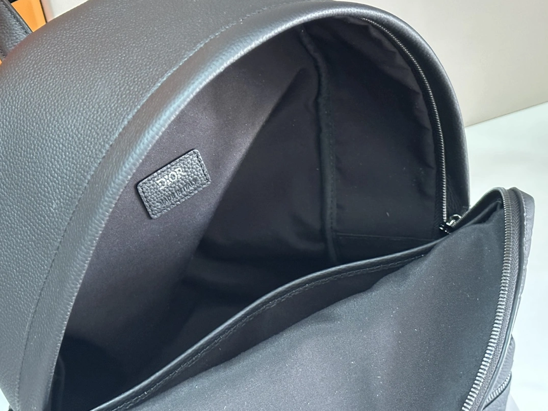 Christian Dior AAA Man Backpacks HighQuality 8647