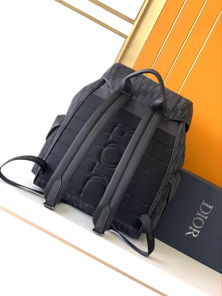 Christian Dior AAA Man Backpacks Lightweight 6770