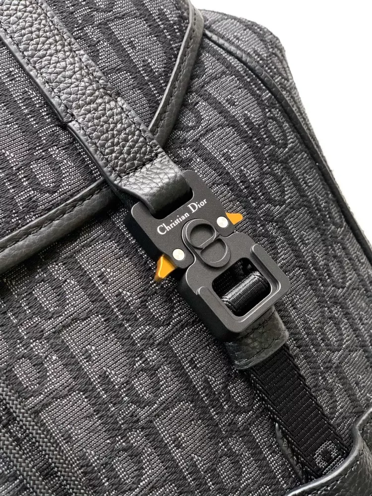Christian Dior AAA Man Backpacks Lightweight 6770