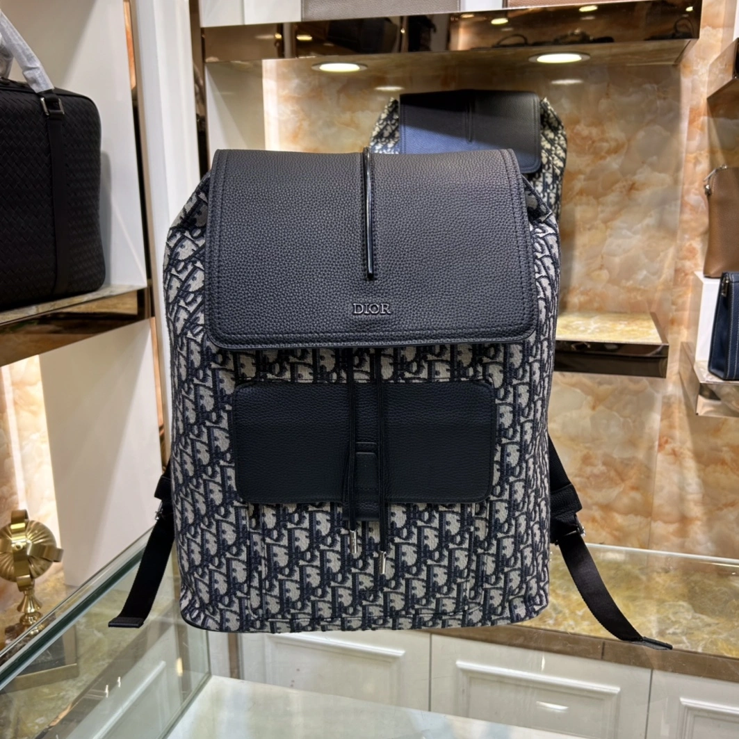 Christian Dior AAA Man Backpacks Practical 6068