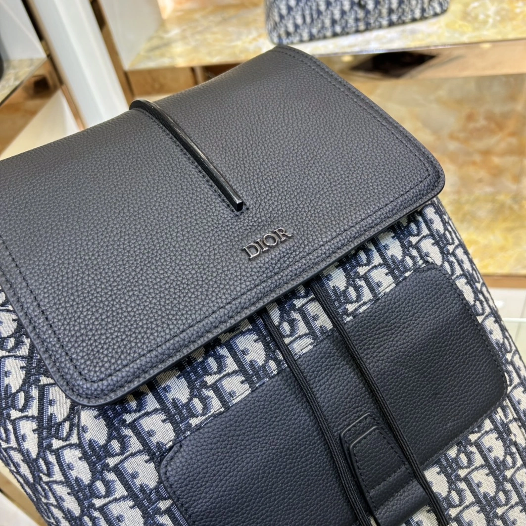 Christian Dior AAA Man Backpacks Practical 6068