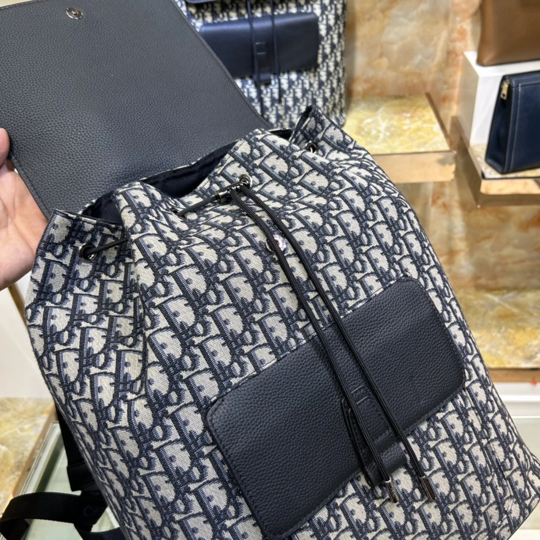 Christian Dior AAA Man Backpacks Practical 6068