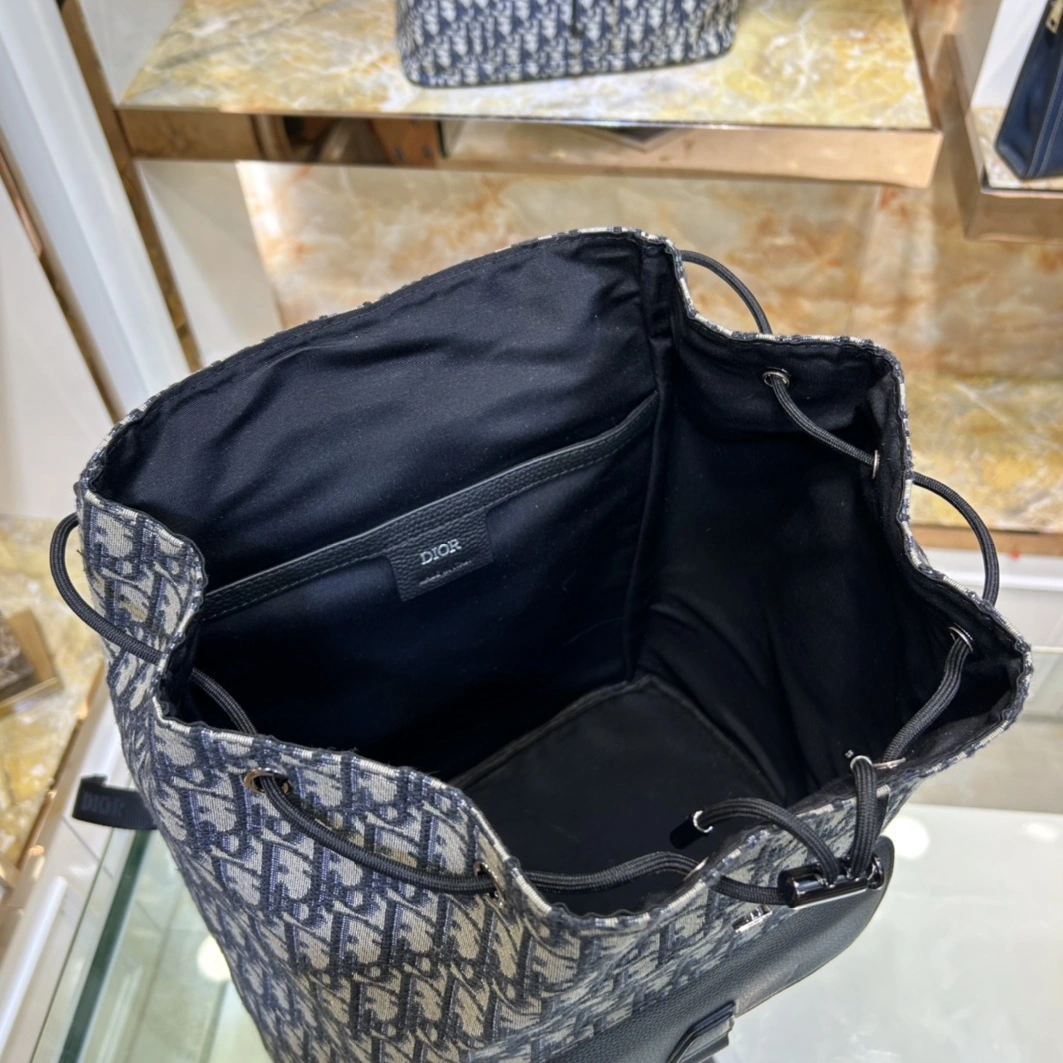 Christian Dior AAA Man Backpacks Practical 6068