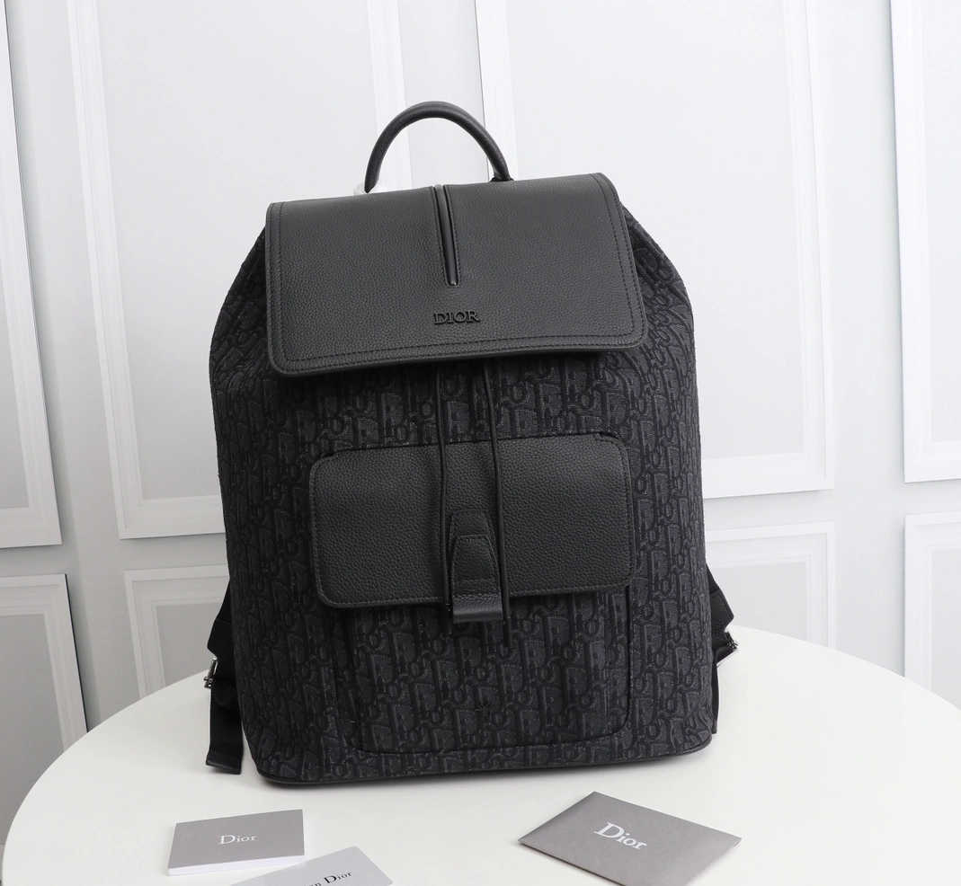 Christian Dior AAA Man Backpacks Practical 8771