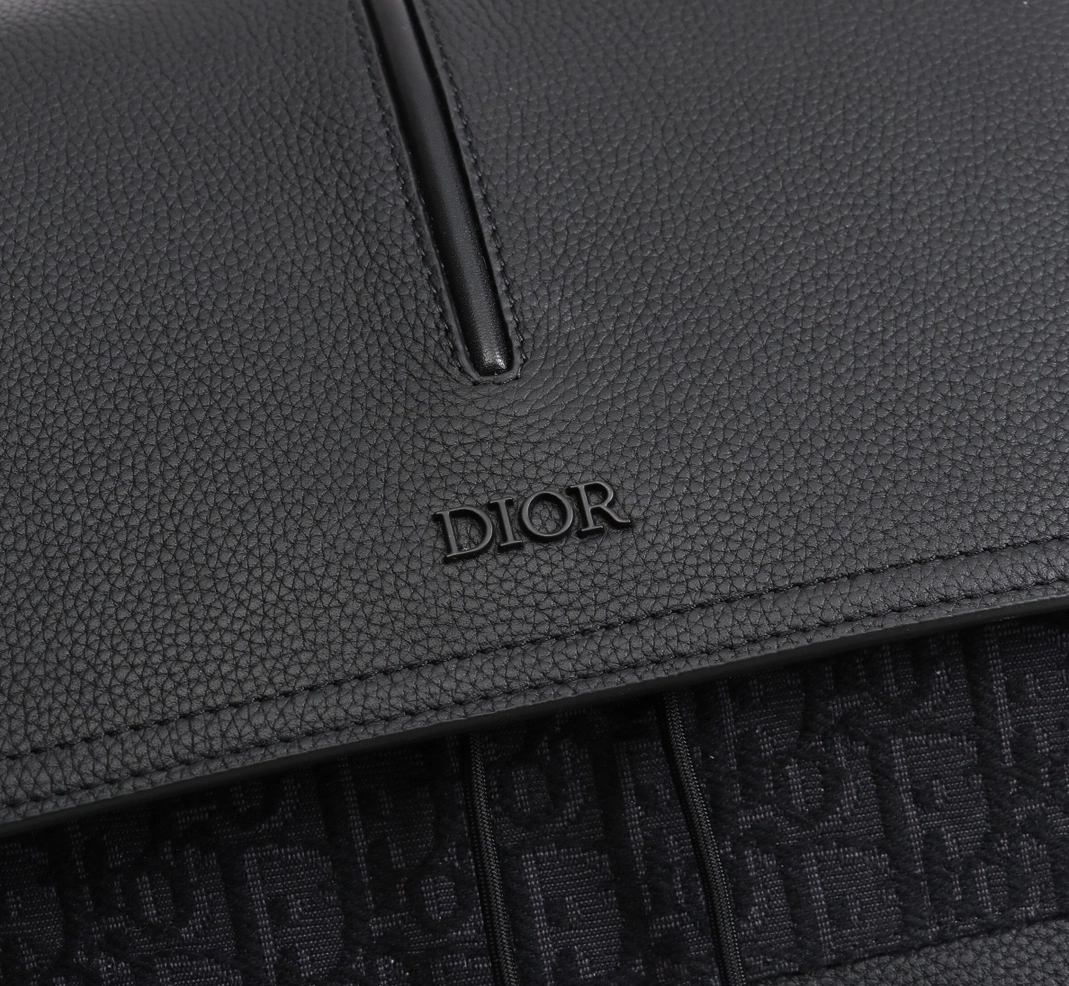Christian Dior AAA Man Backpacks Practical 8771