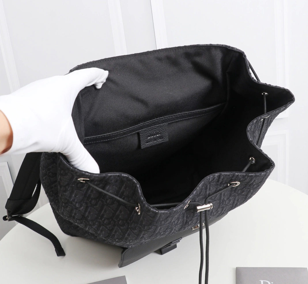 Christian Dior AAA Man Backpacks Practical 8771