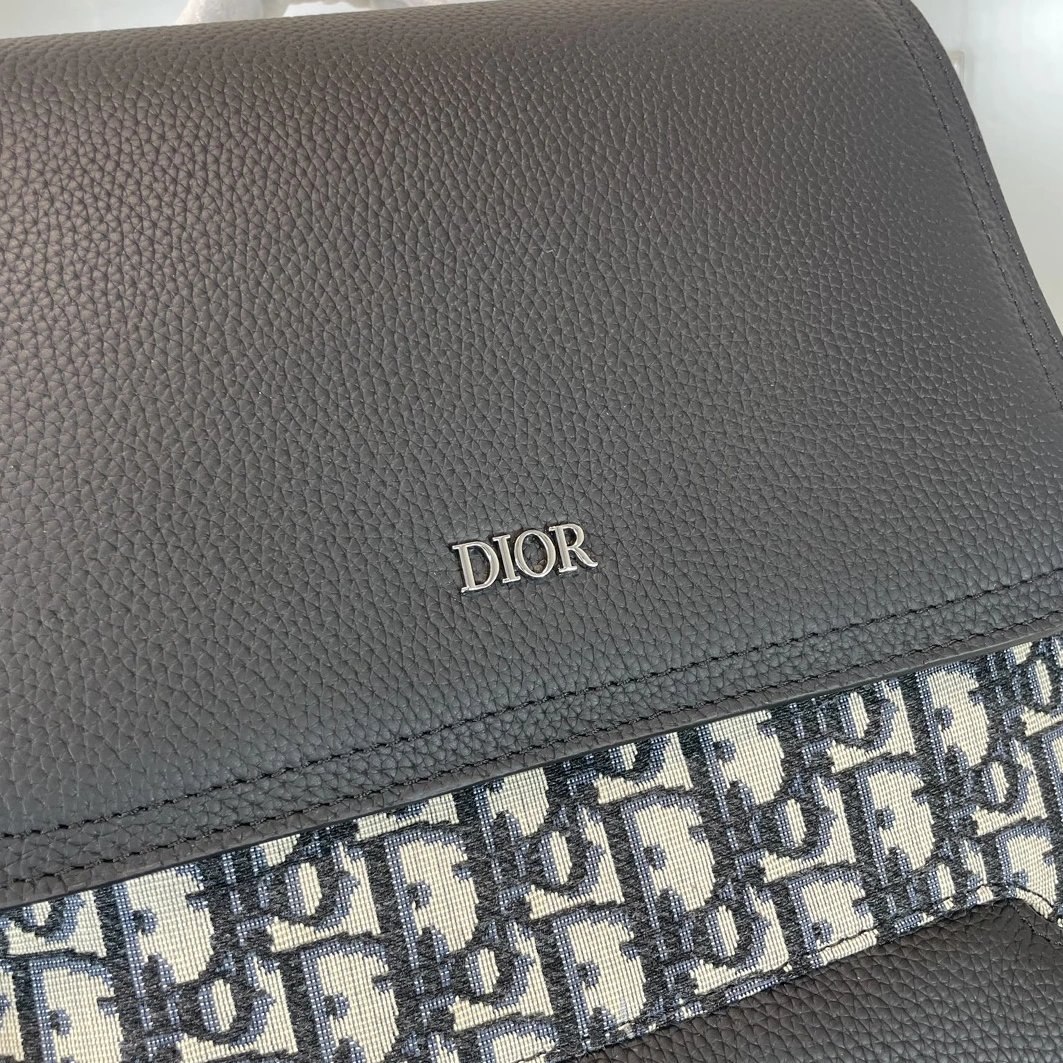 Christian Dior AAA Man Backpacks Stylish 2305