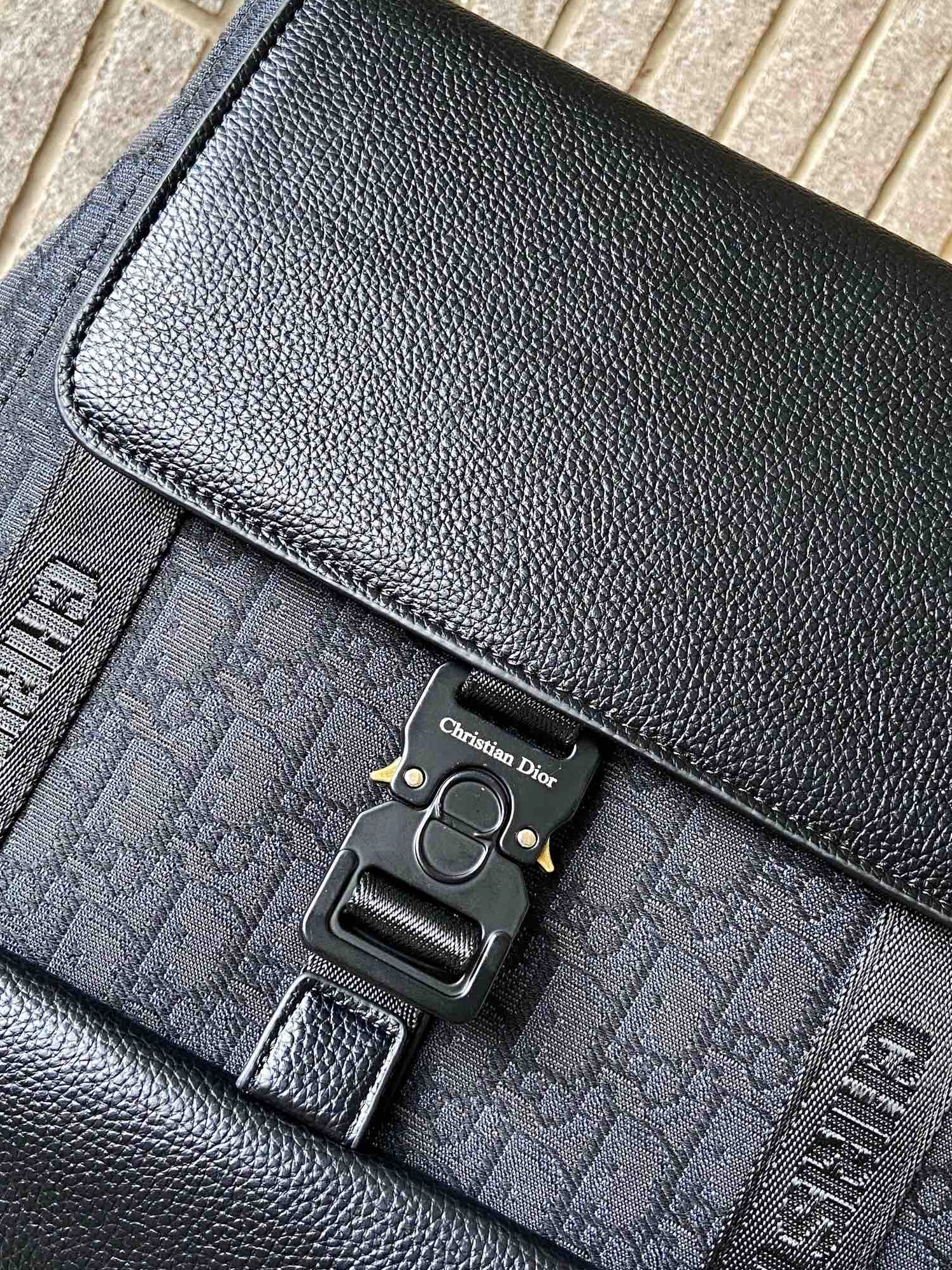 Christian Dior AAA Man Backpacks Unique 8846
