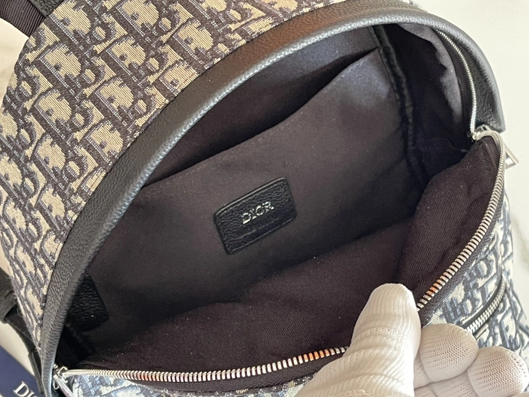 Christian Dior AAA Man Backpacks WellDesigned 3213