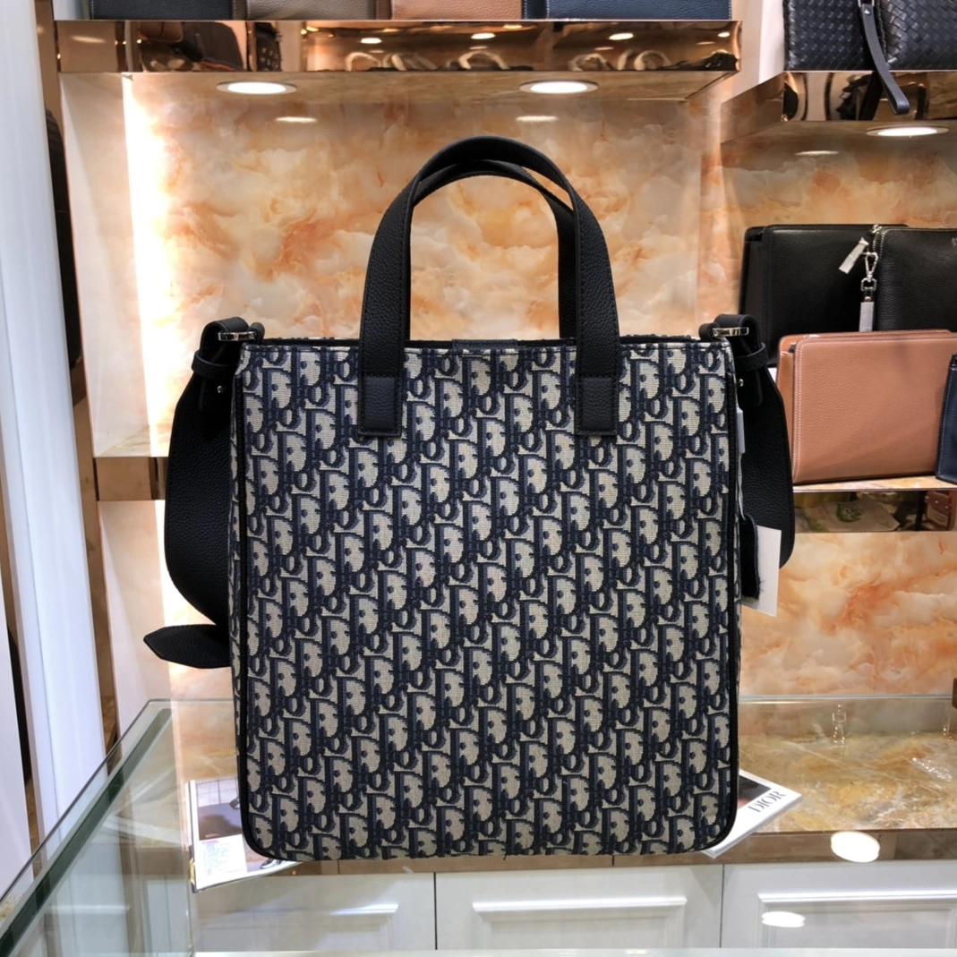 Christian Dior AAA Man Handbags Elegant 4469