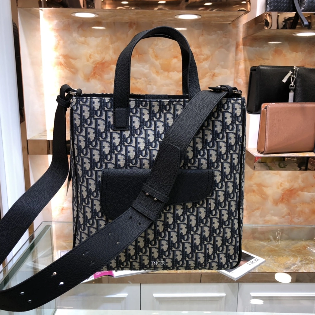 Christian Dior AAA Man Handbags Elegant 4469