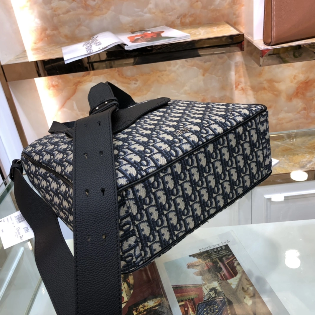 Christian Dior AAA Man Handbags Elegant 4469