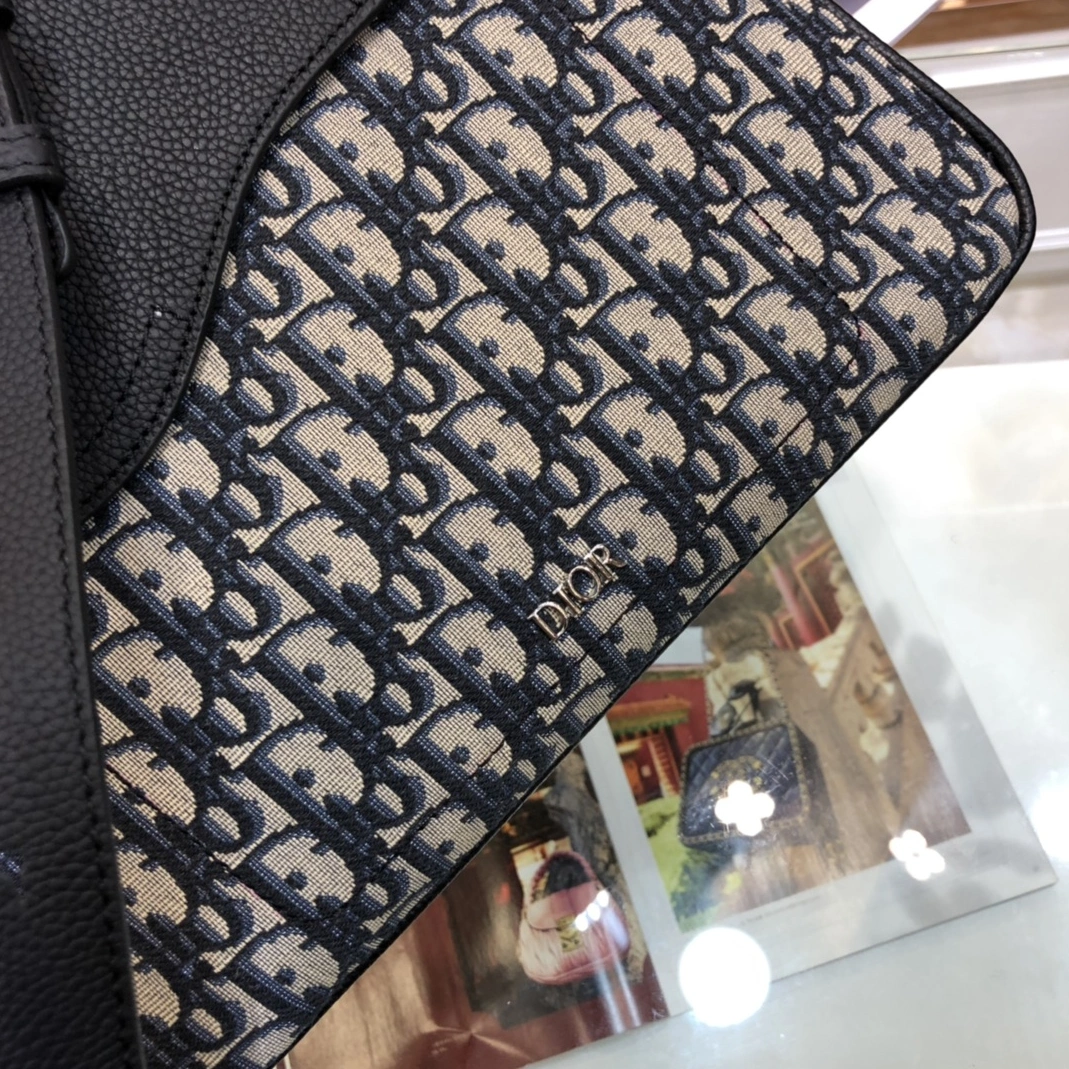 Christian Dior AAA Man Handbags Elegant 4469