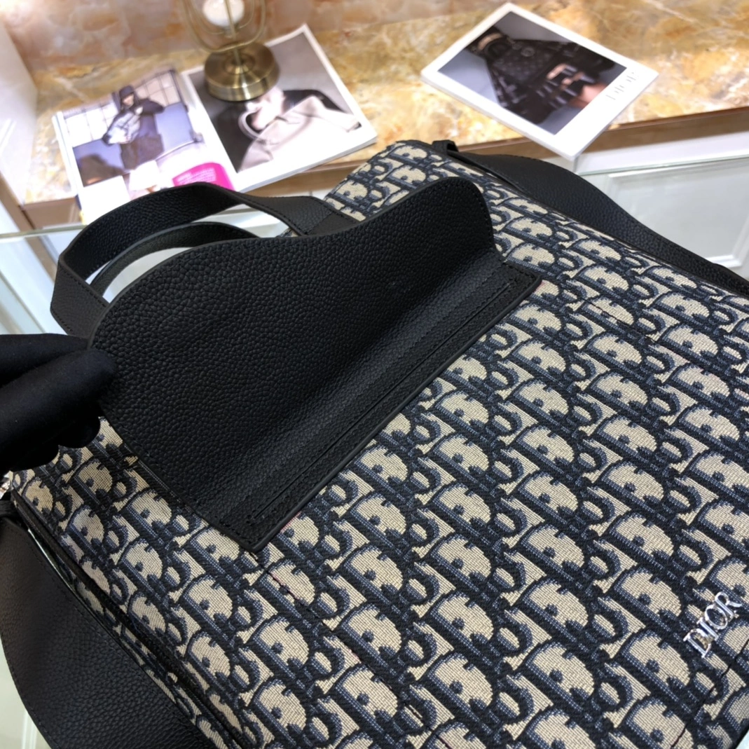 Christian Dior AAA Man Handbags Elegant 4469