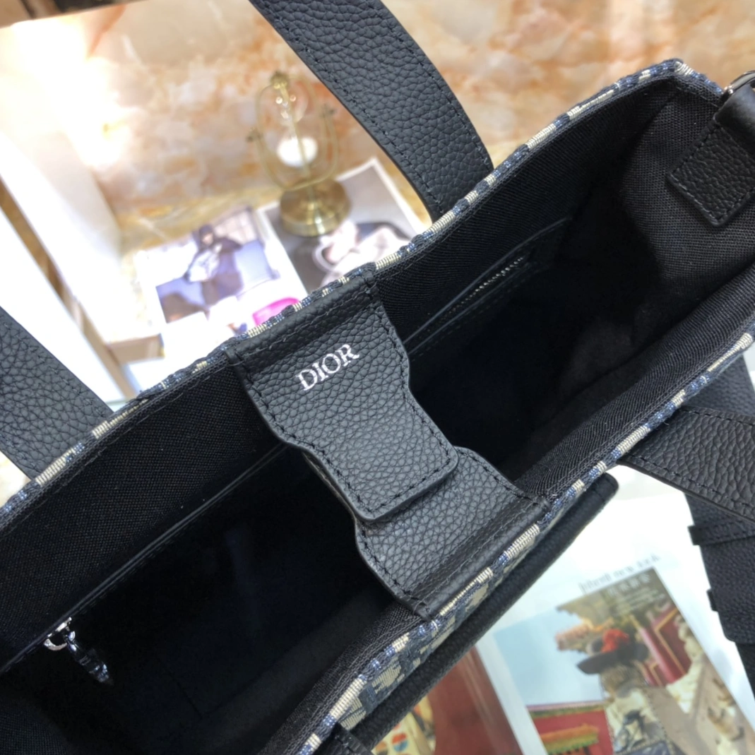 Christian Dior AAA Man Handbags Elegant 4469