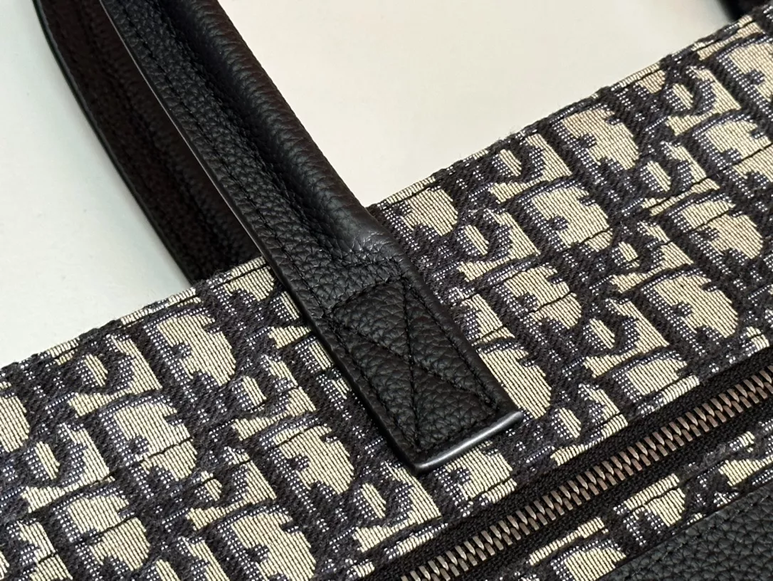 Christian Dior AAA Man Handbags Elegant 500