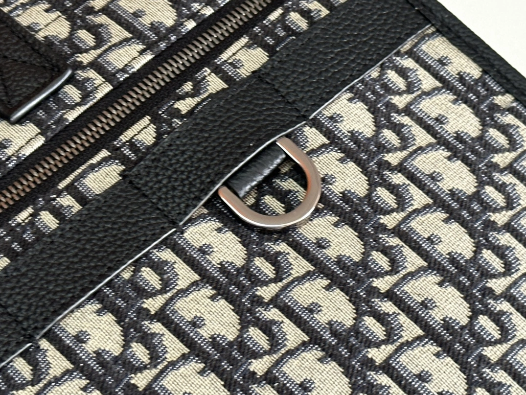 Christian Dior AAA Man Handbags Minimalist 6154