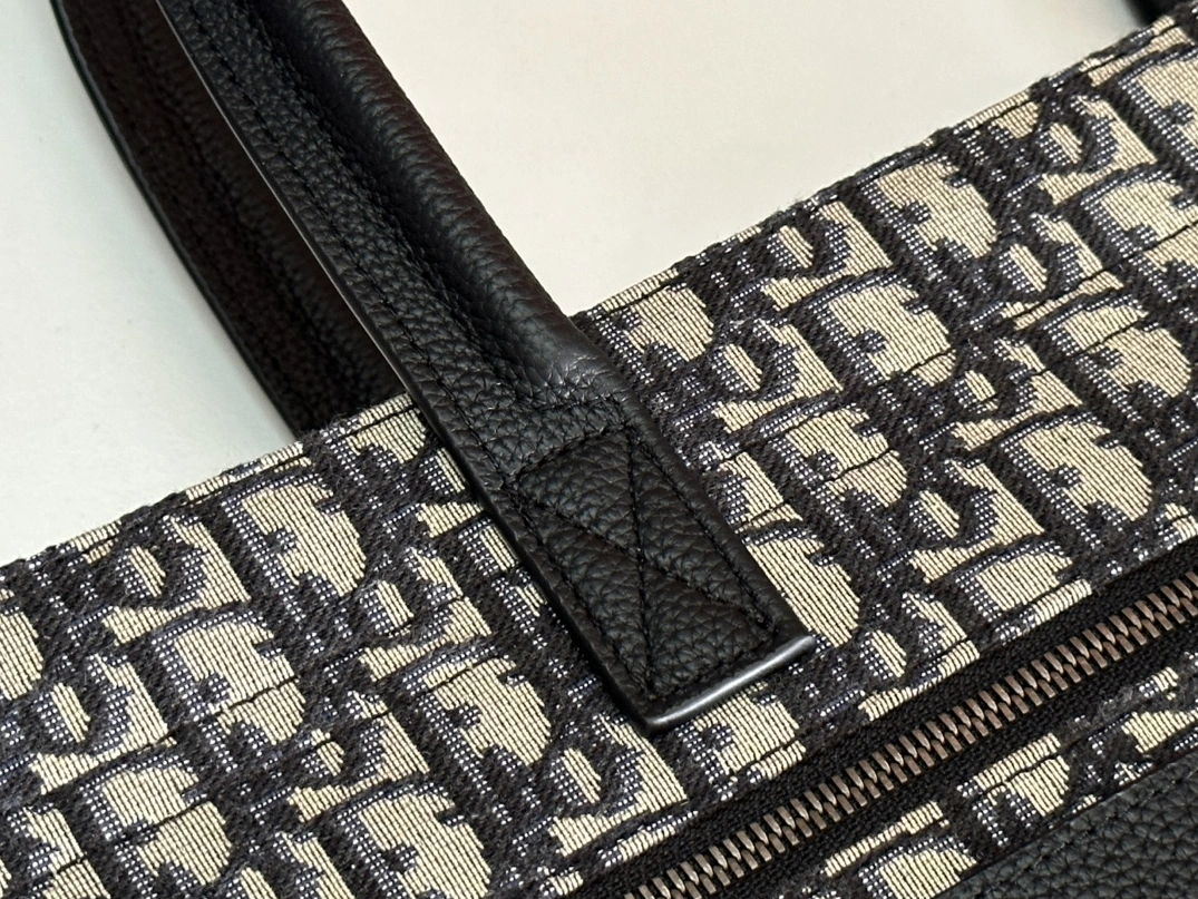 Christian Dior AAA Man Handbags Minimalist 6154
